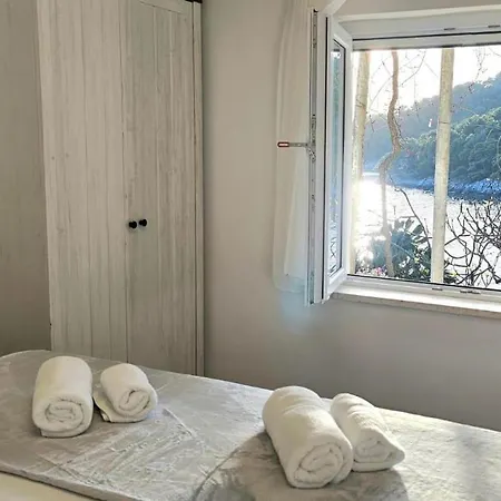 בית נופש Seaside House For Families With Children Cove Skozanje, Hvar - 4039 Gdinj